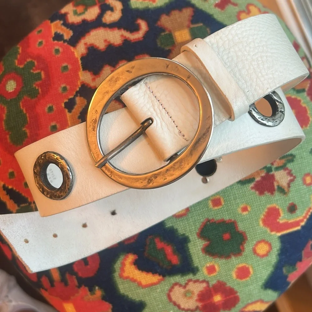 Vintage Made in Italy Garuglieri White Distressed Leather Belt, Silver Buckle - Picture 9 of 11